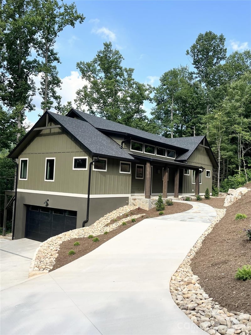93 Village Pointe Ln, Asheville, NC 28803