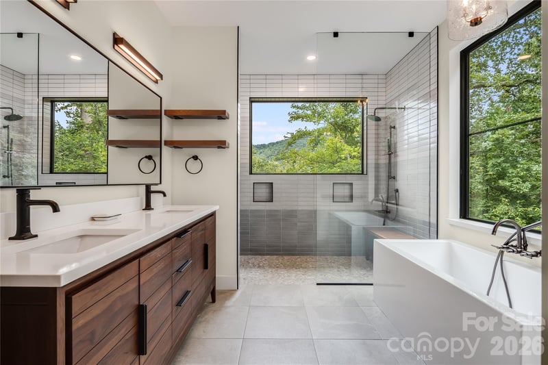 93 Village Pointe Ln, Asheville, NC 28803