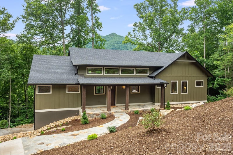 93 Village Pointe Ln, Asheville, NC 28803
