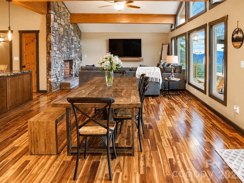 425 Flat Top Mountain Rd, Fairview, NC 28730