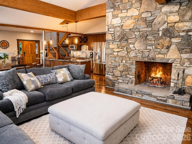 425 Flat Top Mountain Rd, Fairview, NC 28730