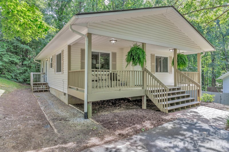 18 Mctindal Cir, Asheville, NC 28803