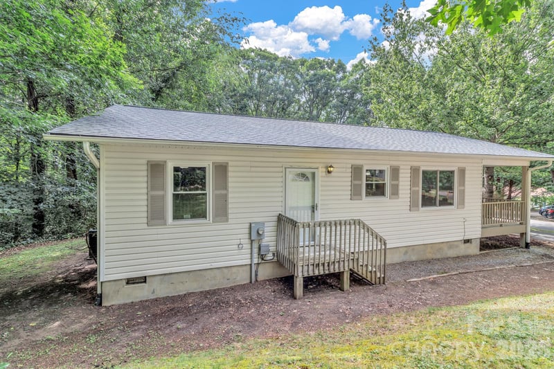 18 Mctindal Cir, Asheville, NC 28803