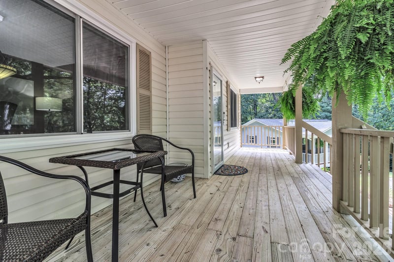18 Mctindal Cir, Asheville, NC 28803