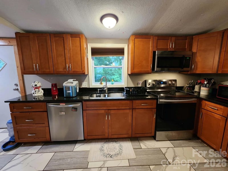 345 Hyatt St, Waynesville, NC 28786