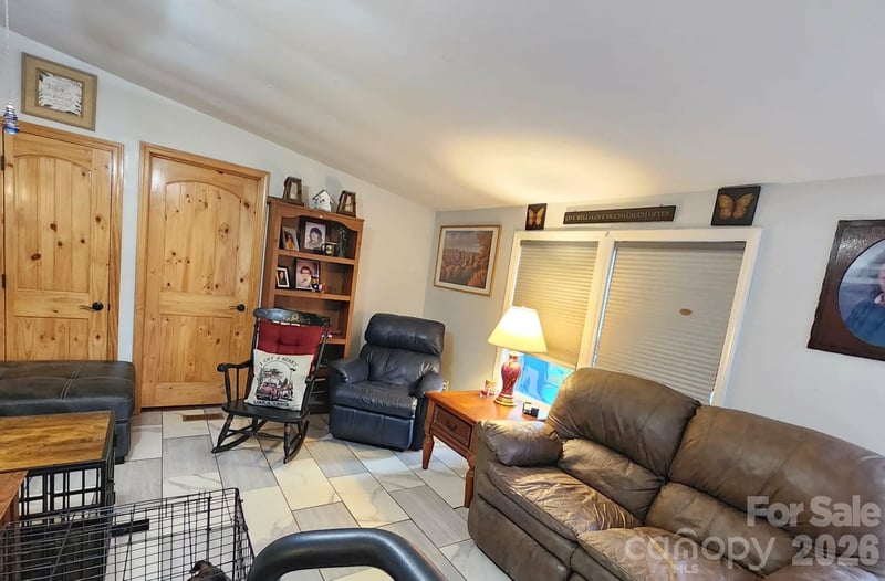 345 Hyatt St, Waynesville, NC 28786