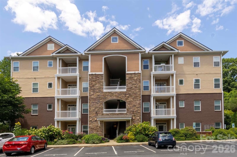 40 Hyannis Dr #202, Asheville, NC 28804