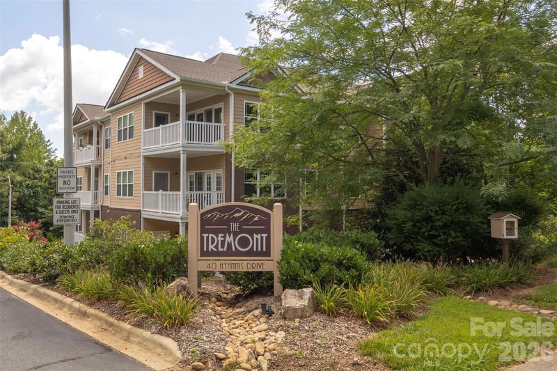 40 Hyannis Dr, Asheville, NC 28804