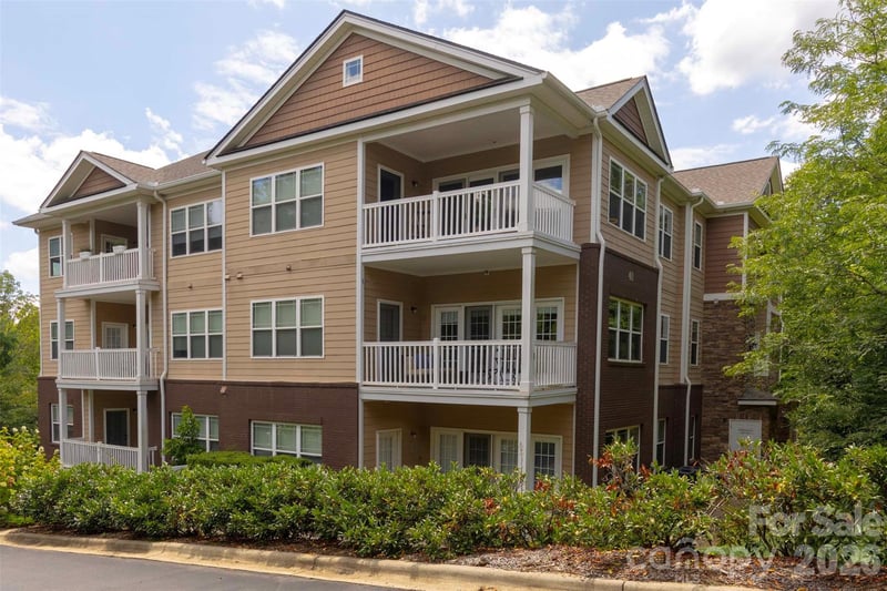 40 Hyannis Dr, Asheville, NC 28804