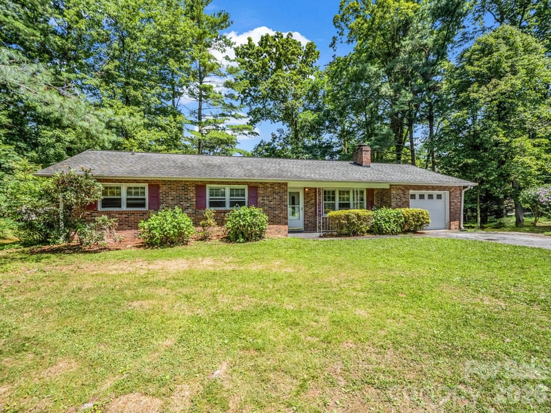 926 Toxaway Ct, Hendersonville, NC 28791