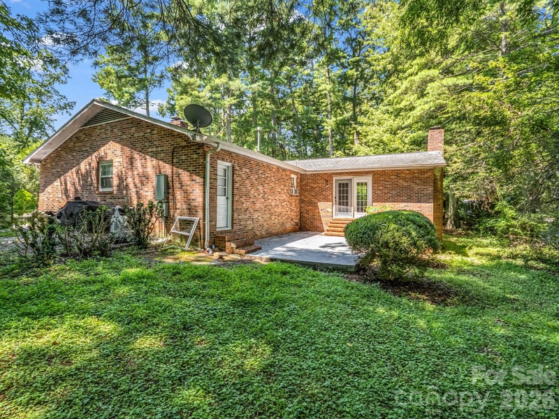 926 Toxaway Ct, Hendersonville, NC 28791