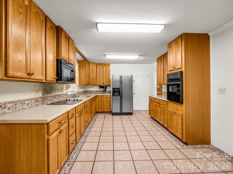 926 Toxaway Ct, Hendersonville, NC 28791