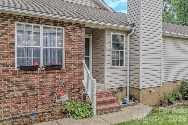 39 Creekside Ct, Hendersonville, NC 28791