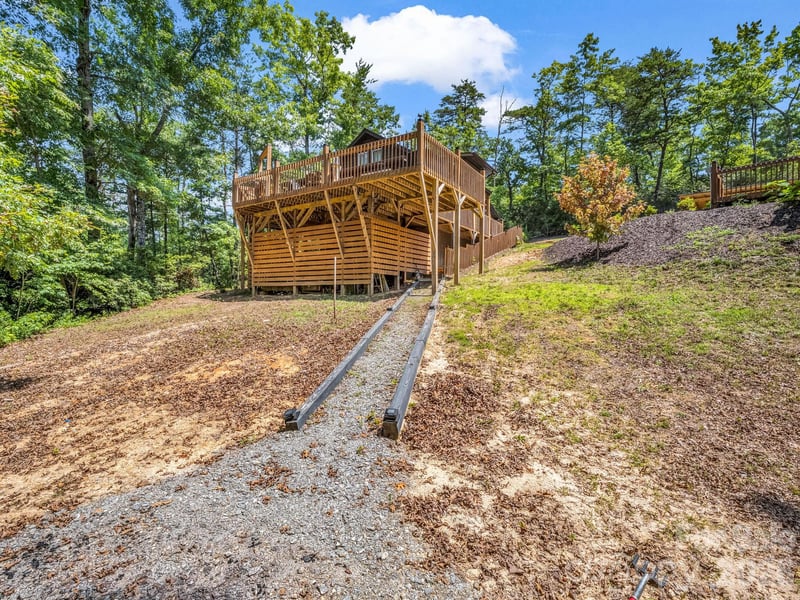 180 Mountain Ridge Dr, Lake Lure, NC 28746