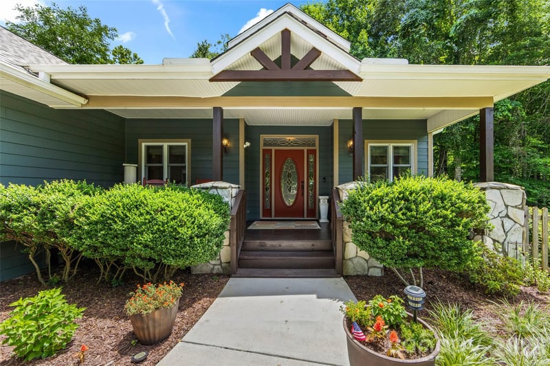 435 Stepping Stone Ln, Waynesville, NC 28786
