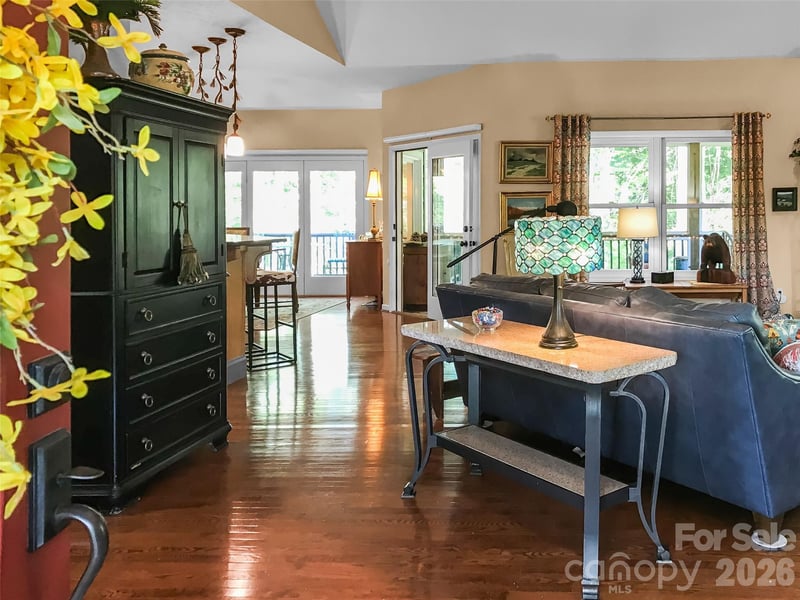 435 Stepping Stone Ln, Waynesville, NC 28786