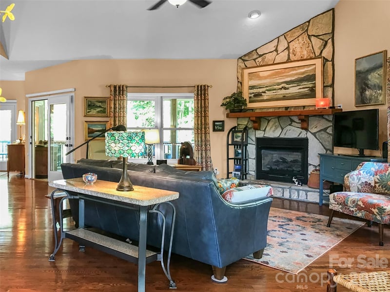 435 Stepping Stone Ln, Waynesville, NC 28786