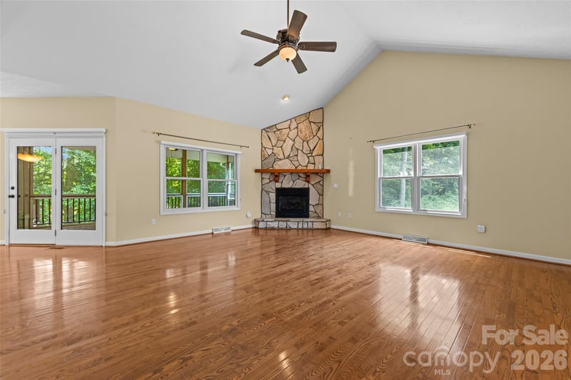 435 Stepping Stone Ln, Waynesville, NC 28786