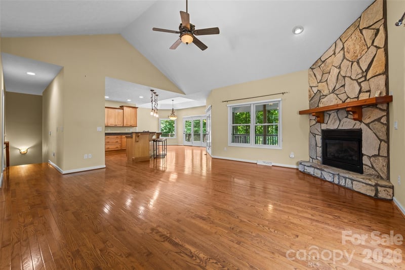 435 Stepping Stone Ln, Waynesville, NC 28786