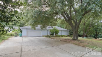 19330 Yachtman Dr, Cornelius, NC 28031