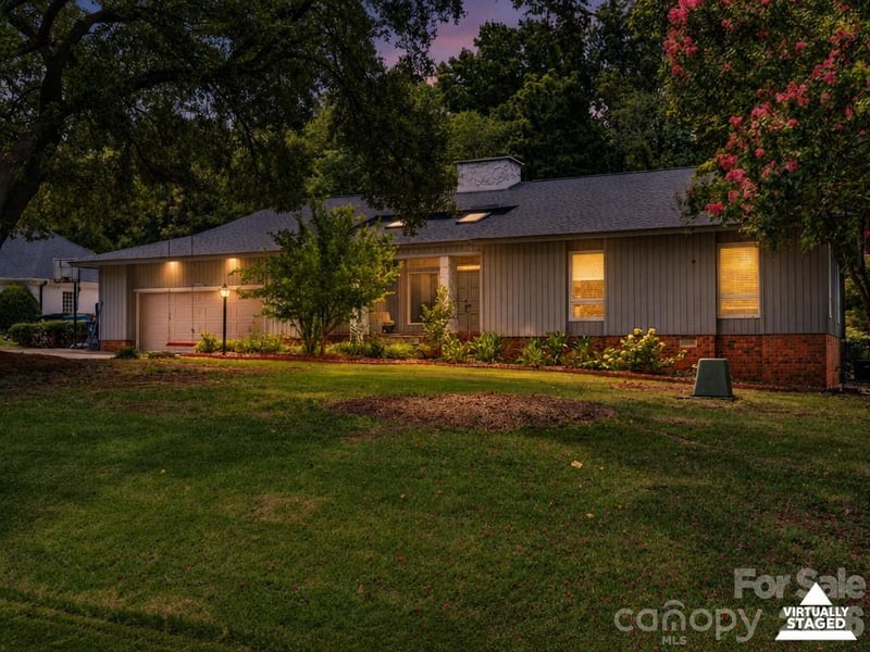 19330 Yachtman Dr, Cornelius, NC 28031