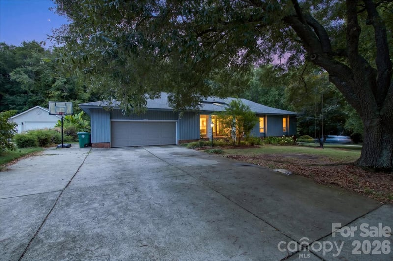 19330 Yachtman Dr, Cornelius, NC 28031