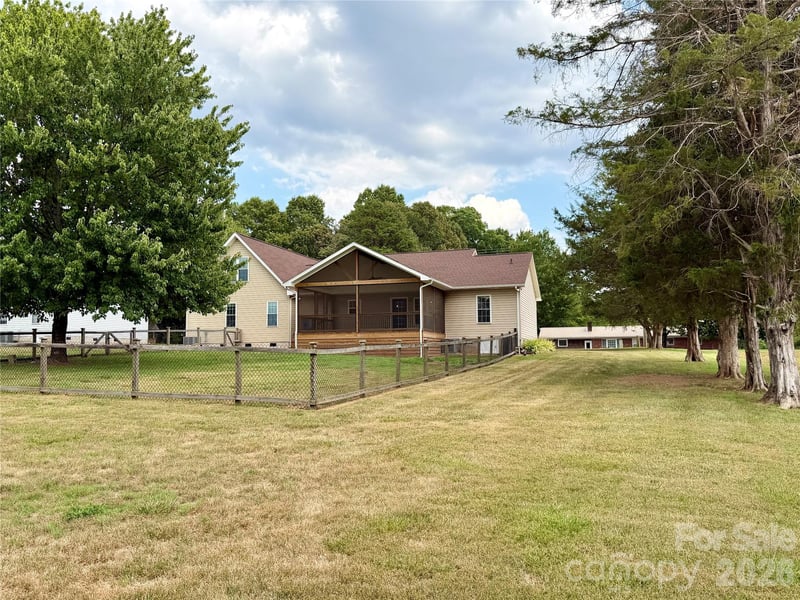 1027 Tabor Rd, Olin, NC 28660