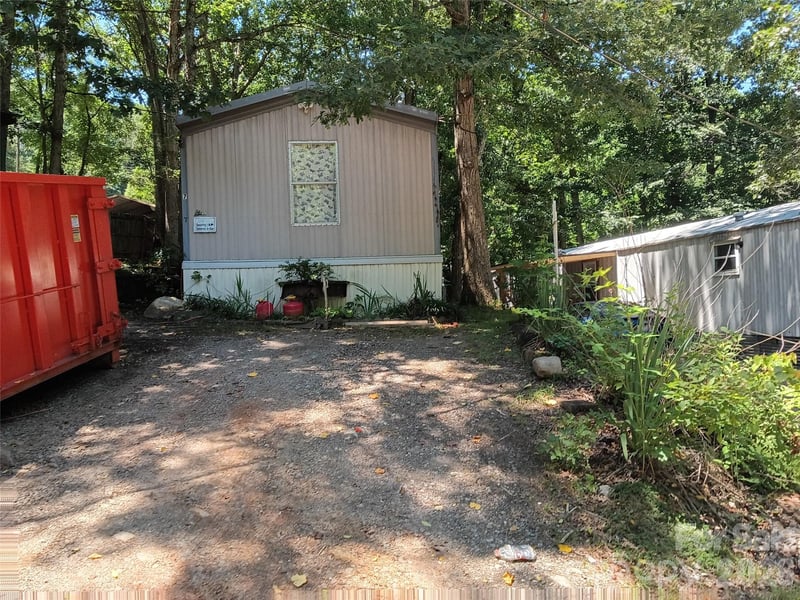 2 Jasmine Park Pl, Candler, NC 28715