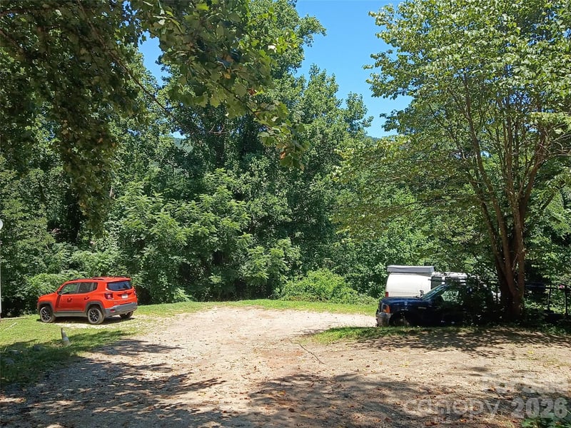 2 Jasmine Park Pl, Candler, NC 28715