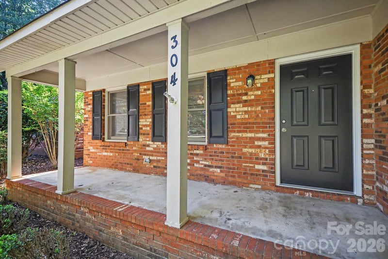 304 Julia Dr, Lincolnton, NC 28092