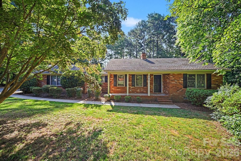 304 Julia Dr, Lincolnton, NC 28092