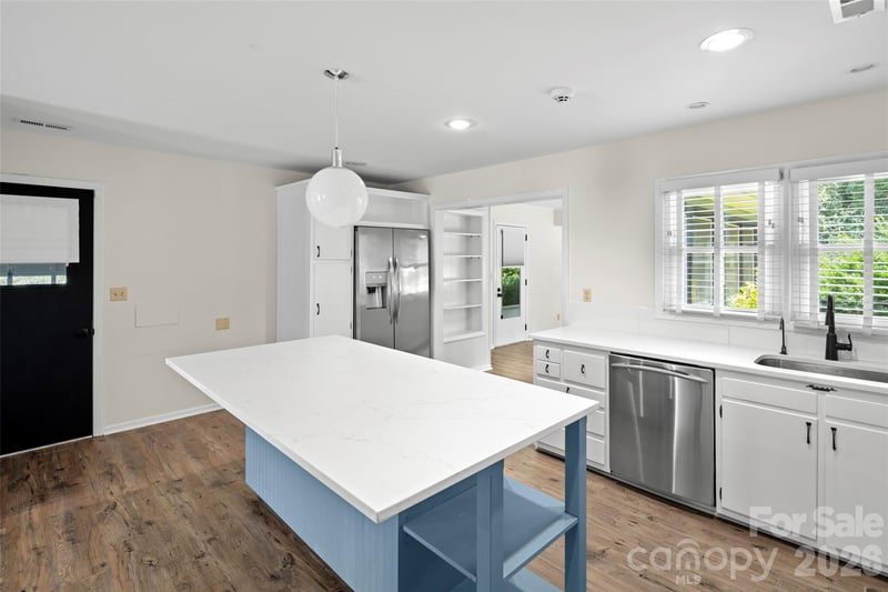 1212 Oakland St, Hendersonville, NC 28792