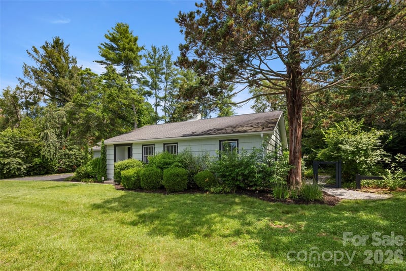 1212 Oakland St, Hendersonville, NC 28792
