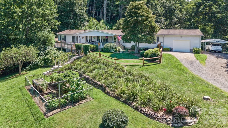 185 Trout Water Cir, Burnsville, NC 28714