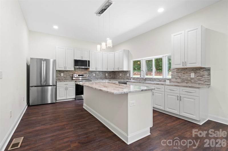 1820 Hewitt Ave, Newton, NC 28658