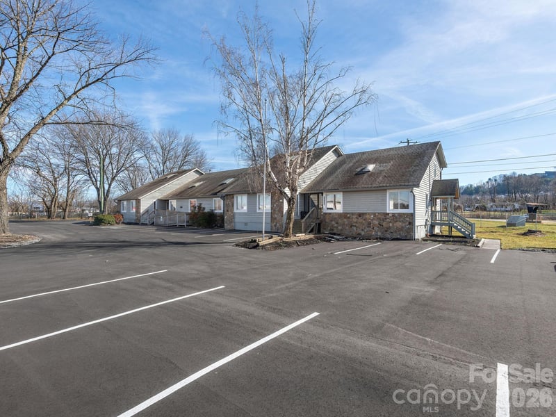 5030 Hendersonville Rd, Fletcher, NC 28732