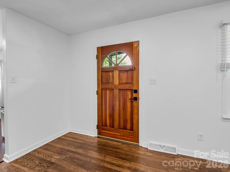 16 Main St, Asheville, NC 28803