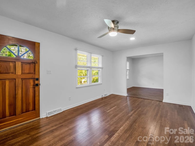 16 Main St, Asheville, NC 28803