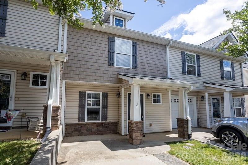 31 Amersham Ln, Fletcher, NC 28732