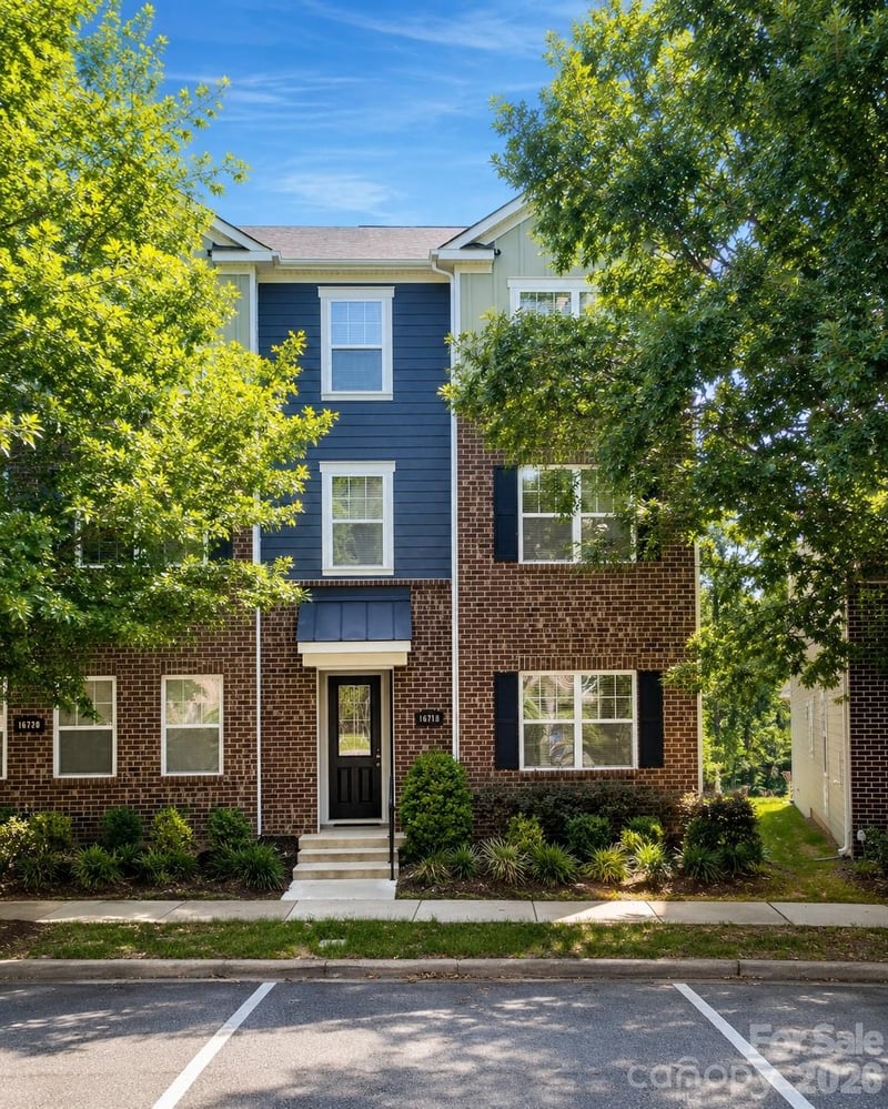 16716 Summers Walk Blvd, Davidson, NC 28036