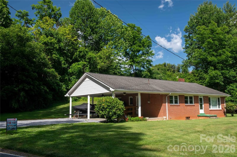 40 Double Island Rd, Burnsville, NC 28714