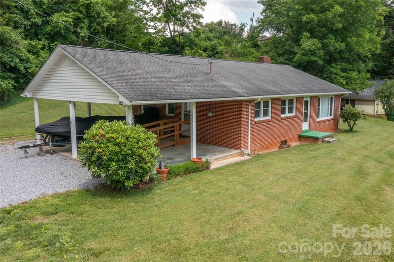 40 Double Island Rd, Burnsville, NC 28714