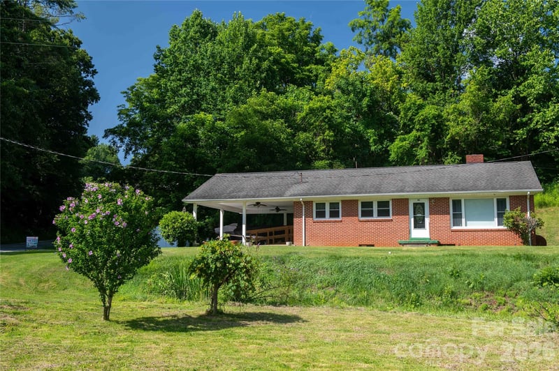 40 Double Island Rd, Burnsville, NC 28714