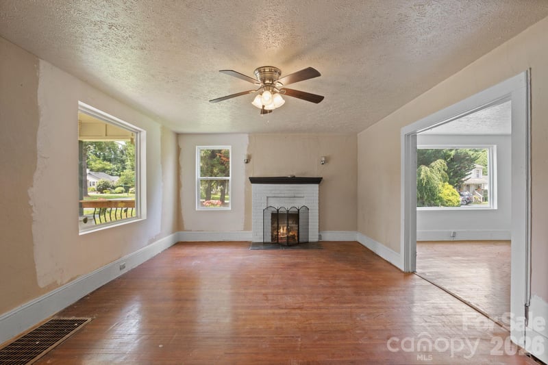 1434 Main St, Waynesville, NC 28786