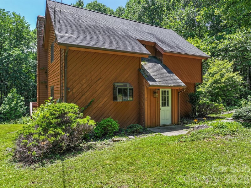 25 Little Creek Ln, Maggie Valley, NC 28751