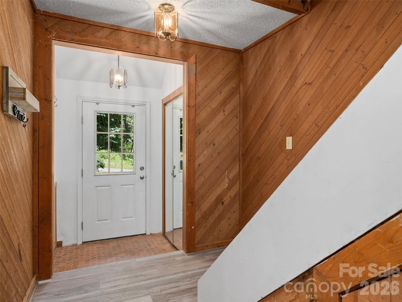 25 Little Creek Ln, Maggie Valley, NC 28751
