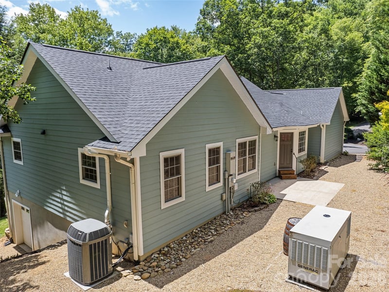 4 Leisure Wood Dr, Canton, NC 28716