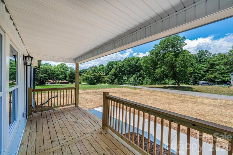 2059 Bailey Dr, Hickory, NC 28601