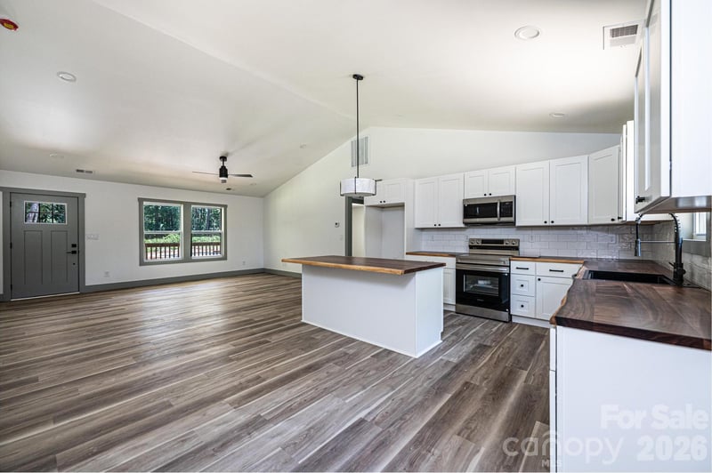 2059 Bailey Dr, Hickory, NC 28601