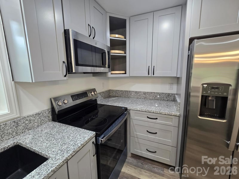 61 Wright Ln, Brevard, NC 28712